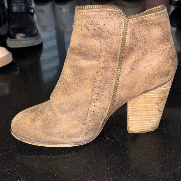 Daisy Fuentes distressed brown faux leather ankle booties - Picture 8 of 11